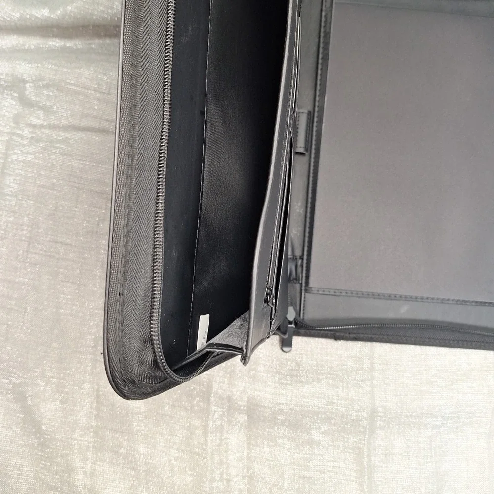 University of Cincinnati Black Portfolio Zip 10 x 13.5